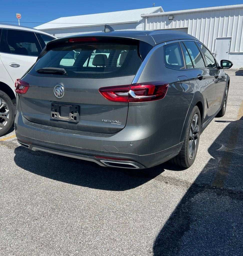 2019 Buick Regal TourX Essence